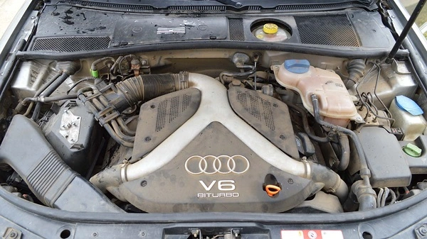 Прљав моторни простор